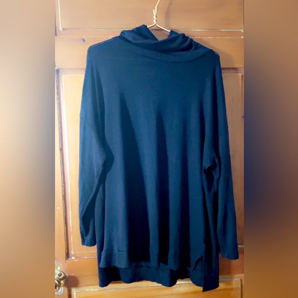 Women’s cowl neck light sweater!